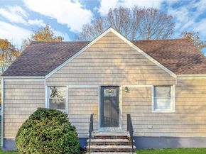 15 Circle Drive, Hempstead NY 11550