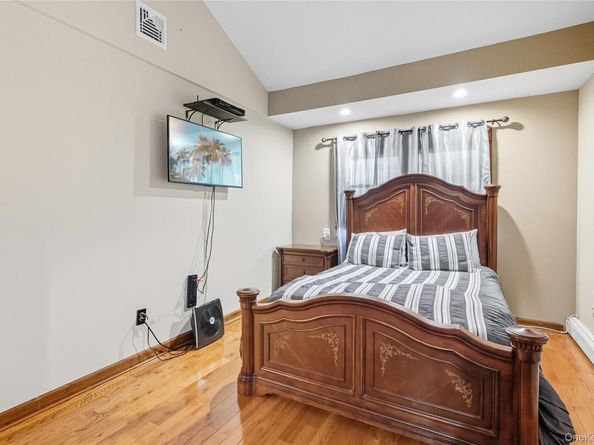 131 S 5th Street, Bethpage NY 11714