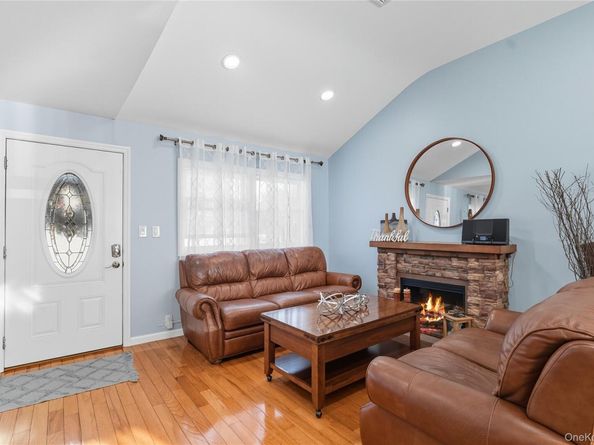 131 S 5th Street, Bethpage NY 11714