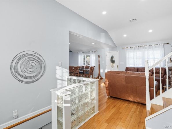 131 S 5th Street, Bethpage NY 11714