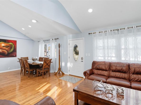 131 S 5th Street, Bethpage NY 11714