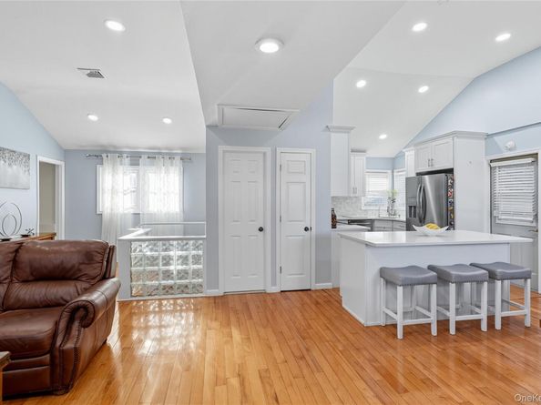 131 S 5th Street, Bethpage NY 11714