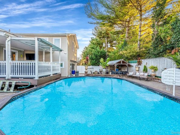 287 Clearmeadow Drive, East Meadow NY 11554