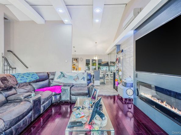 287 Clearmeadow Drive, East Meadow NY 11554