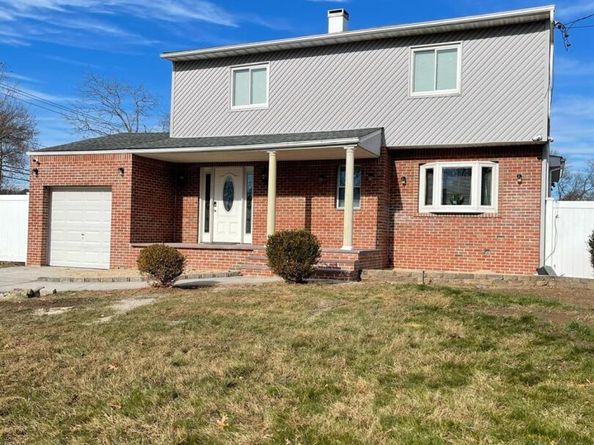 141 Remington Avenue, Selden NY 11784