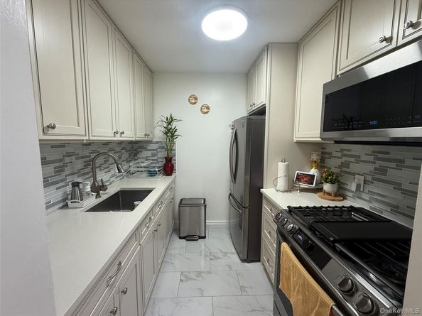 108-25 160th Street 24A, Jamaica NY 11433