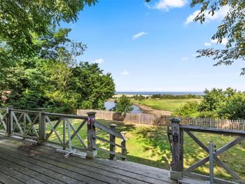 14 W Meadow Lane