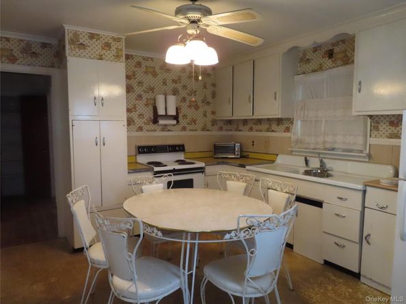 23 Woodlawn Avenue, Central Islip NY 11722
