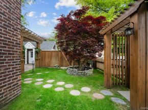 29 W Henrietta Avenue, Oceanside NY 11572