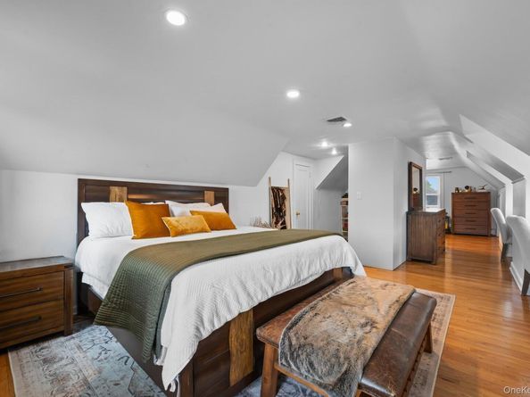 29 W Henrietta Avenue, Oceanside NY 11572