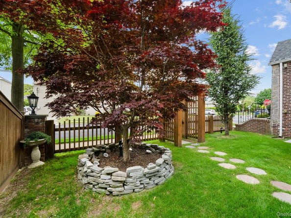 29 W Henrietta Avenue, Oceanside NY 11572
