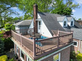 29 W Henrietta Avenue, Oceanside NY 11572