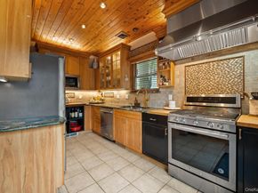 29 W Henrietta Avenue, Oceanside NY 11572