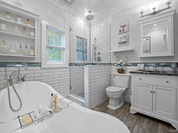29 W Henrietta Avenue, Oceanside NY 11572