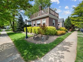 29 W Henrietta Avenue, Oceanside NY 11572