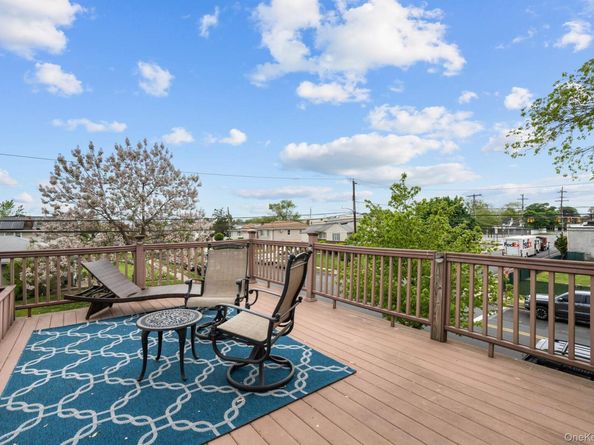 29 W Henrietta Avenue, Oceanside NY 11572