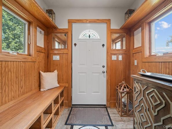 29 W Henrietta Avenue, Oceanside NY 11572