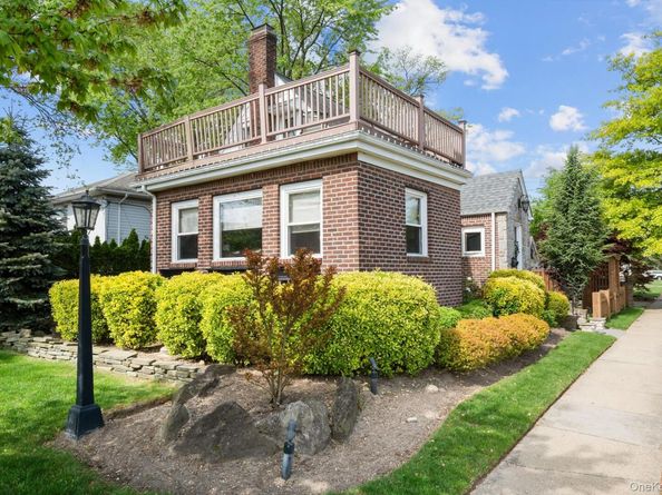 29 W Henrietta Avenue, Oceanside NY 11572