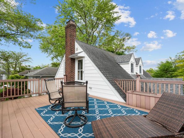 29 W Henrietta Avenue, Oceanside NY 11572