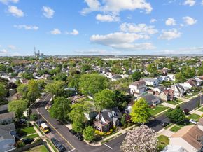 29 W Henrietta Avenue, Oceanside NY 11572