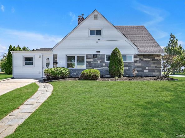 77 Autumn Lane, Hicksville NY 11801