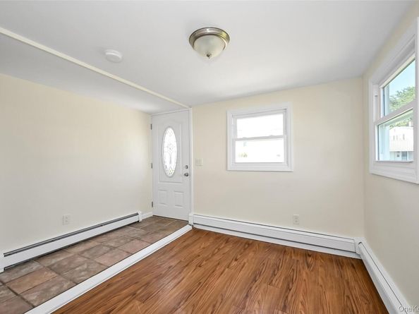 77 Autumn Lane, Hicksville NY 11801