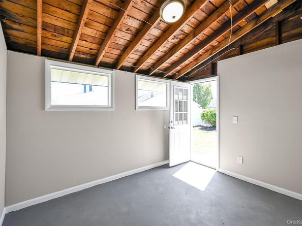 77 Autumn Lane, Hicksville NY 11801