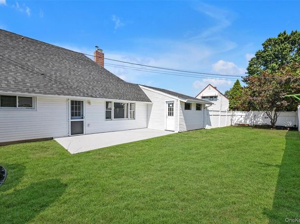 77 Autumn Lane, Hicksville NY 11801