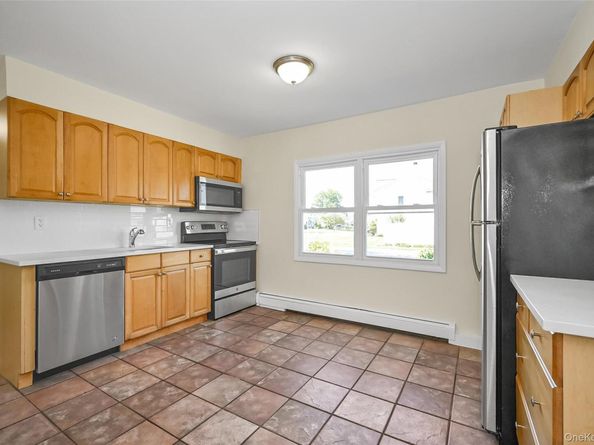 77 Autumn Lane, Hicksville NY 11801