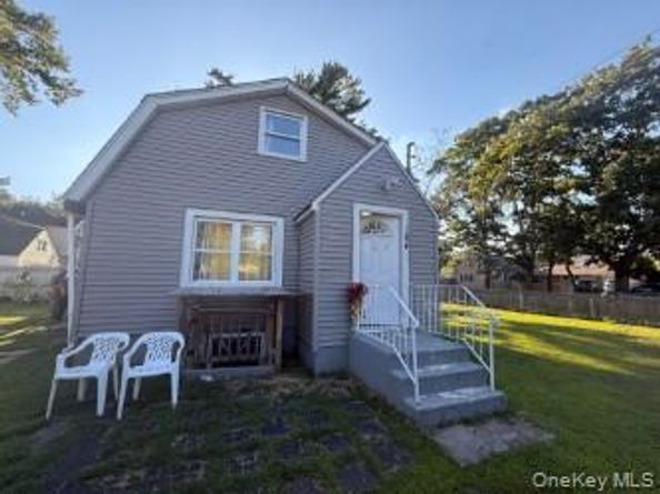 184 Caleb's Path, Brentwood NY 11717