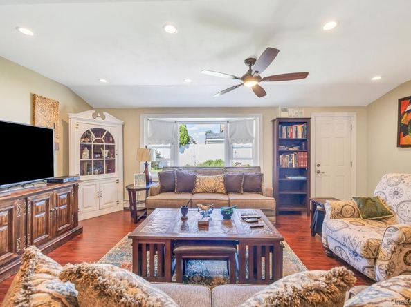 142 Blacksmith Road E, Levittown NY 11756