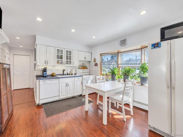 142 Blacksmith Road E, Levittown NY 11756