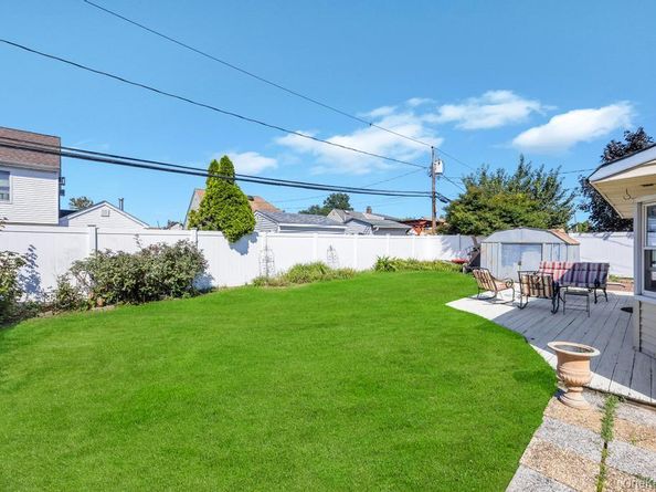 142 Blacksmith Road E, Levittown NY 11756