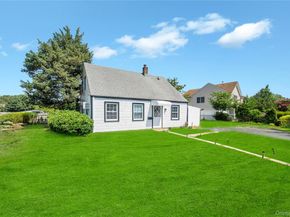 88 Anchor Lane, Levittown NY 11756