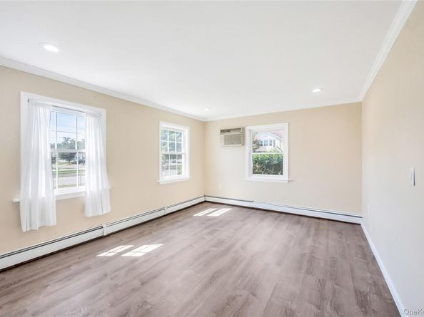 88 Anchor Lane, Levittown NY 11756
