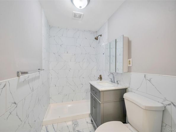 88 Anchor Lane, Levittown NY 11756