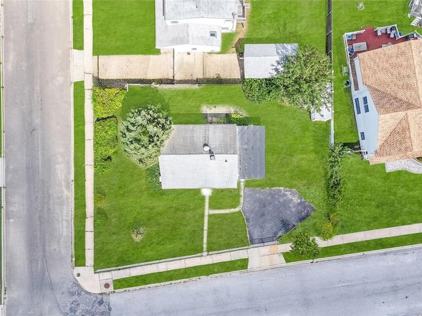 88 Anchor Lane, Levittown NY 11756