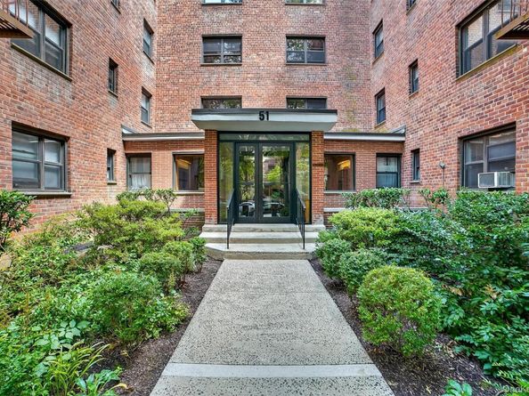 51 White Oak Street 2E, New Rochelle NY 10801