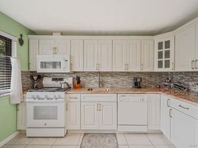 185 Newbrook 185, Bay Shore NY 11706