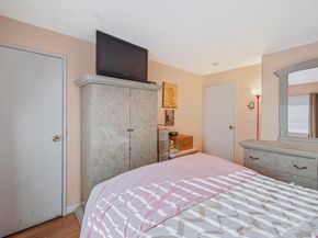 185 Newbrook 185, Bay Shore NY 11706