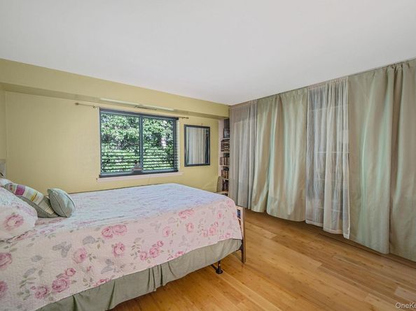 185 Newbrook 185, Bay Shore NY 11706