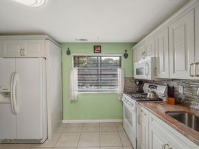 185 Newbrook 185, Bay Shore NY 11706