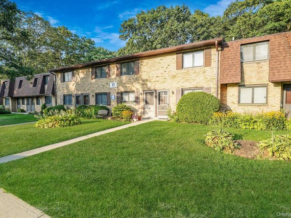 185 Newbrook 185, Bay Shore NY 11706