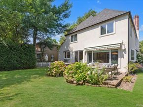 7 Stuyvesant Place, Lawrence NY 11559