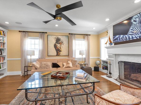 7 Stuyvesant Place, Lawrence NY 11559