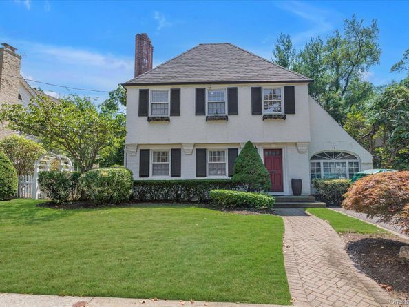 7 Stuyvesant Place, Lawrence NY 11559