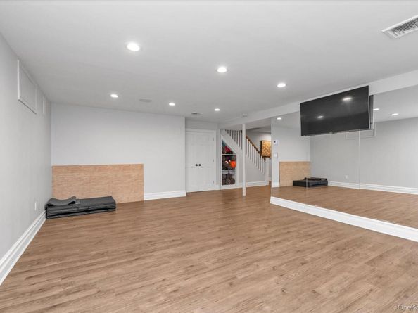 7 Stuyvesant Place, Lawrence NY 11559