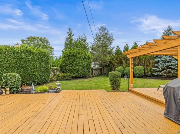 11 Dartmouth Drive, Plainview NY 11803