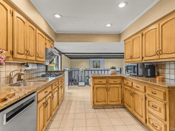 11 Dartmouth Drive, Plainview NY 11803