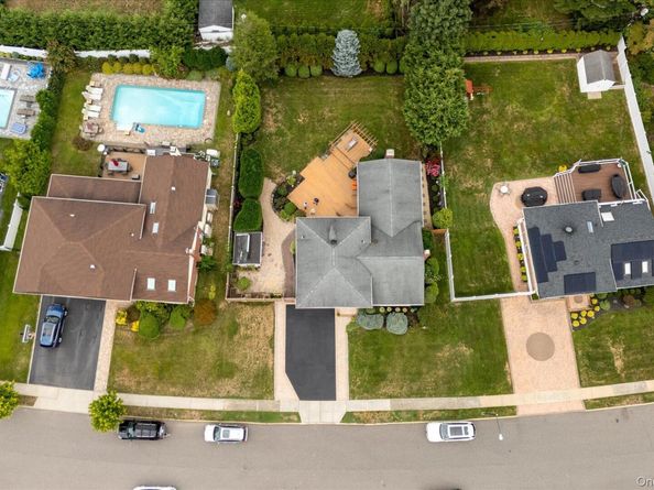 11 Dartmouth Drive, Plainview NY 11803